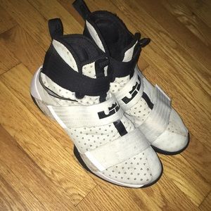 LeBron soldier 10